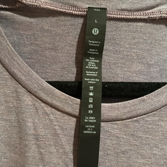 Lululemon tank size L EUC (only worn once) - Picture 2 of 3